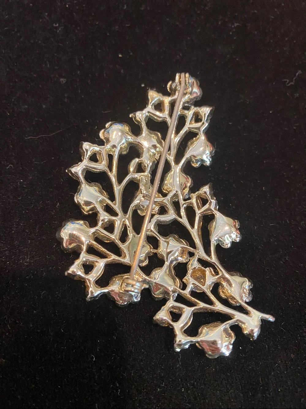 Floral brooch